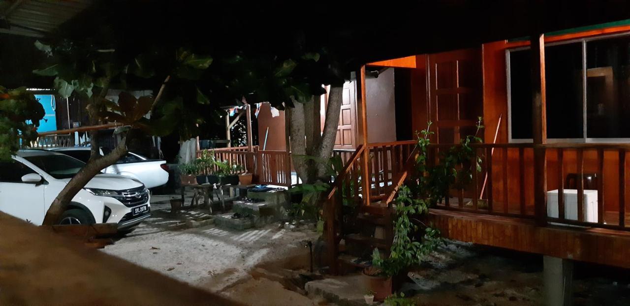 Tajau Laut Guesthouse Kudat Exterior photo