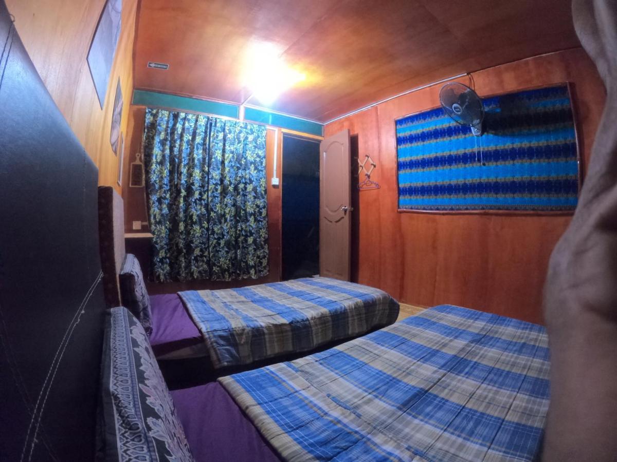 Tajau Laut Guesthouse Kudat Exterior photo